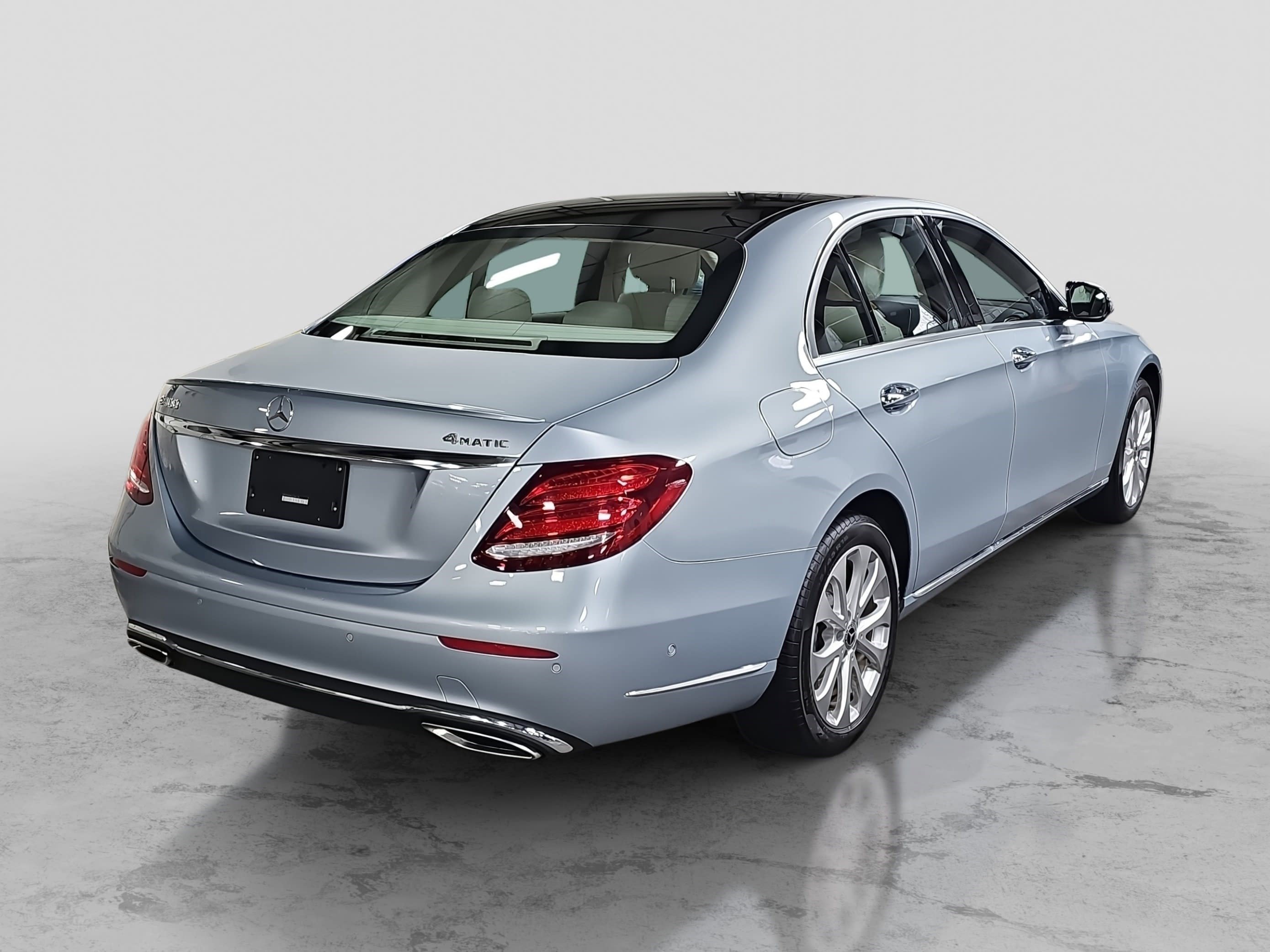 Used 2018 Mercedes-Benz E 400 4MATIC Sedan image 5