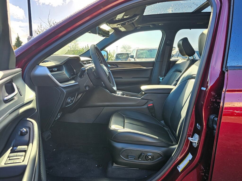 New 2025 Jeep Grand Cherokee Limited image 17