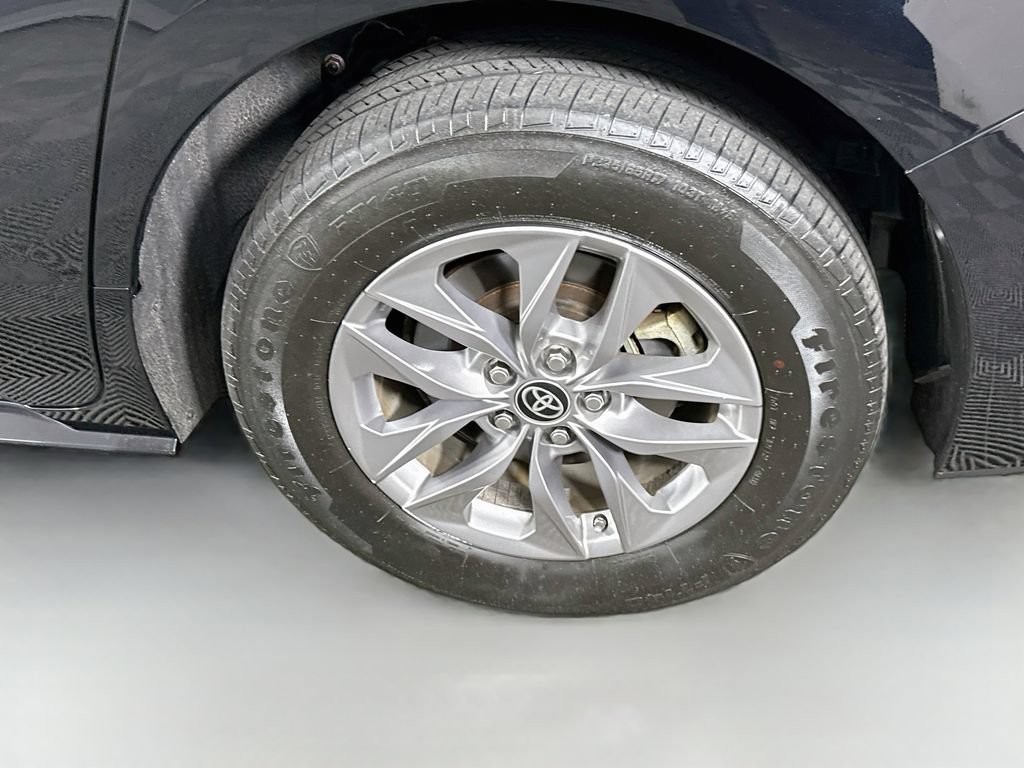 Certified 2024 Toyota Sienna LE FWD image 34