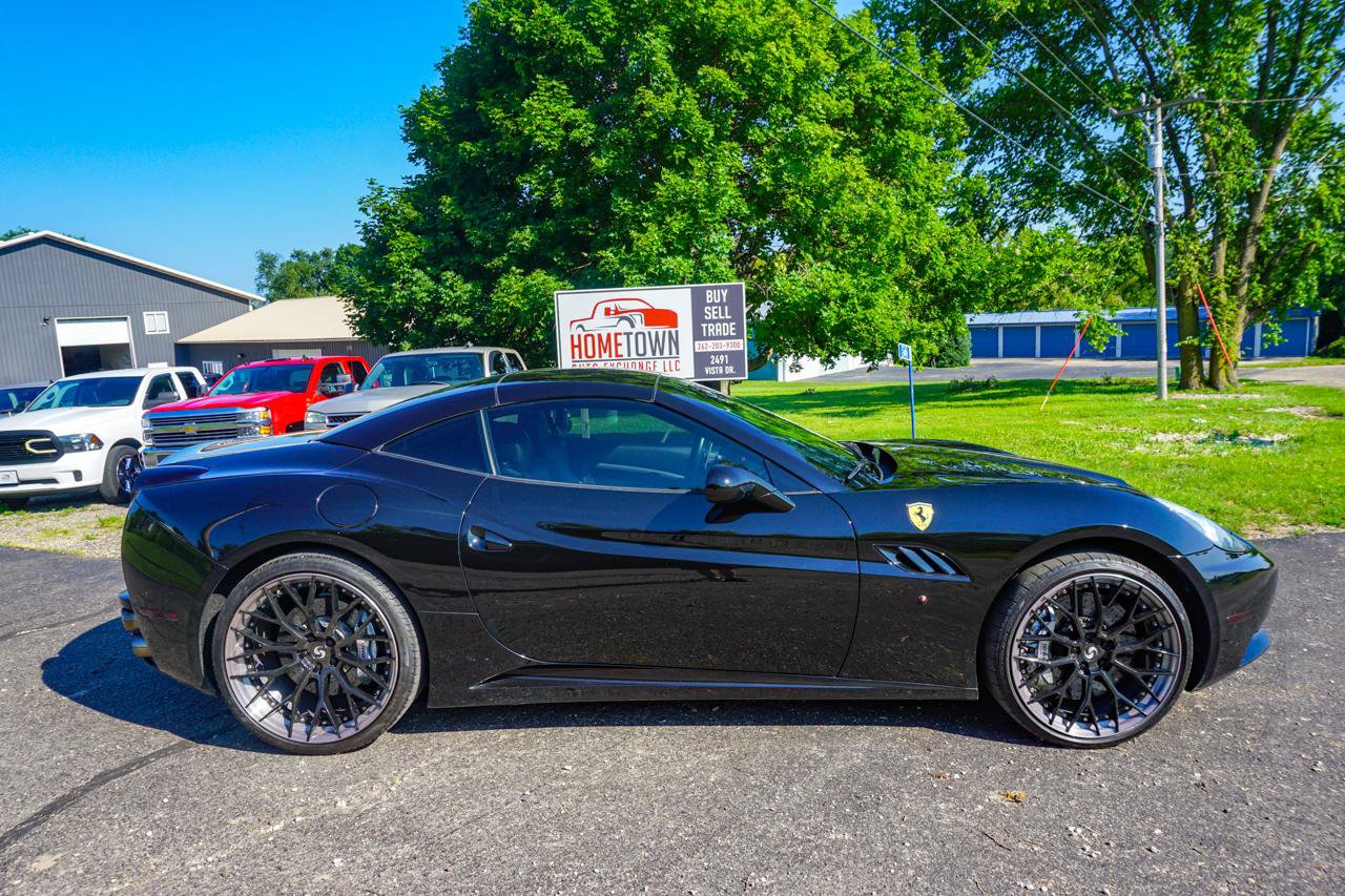Used 2011 Ferrari California RWD image 2