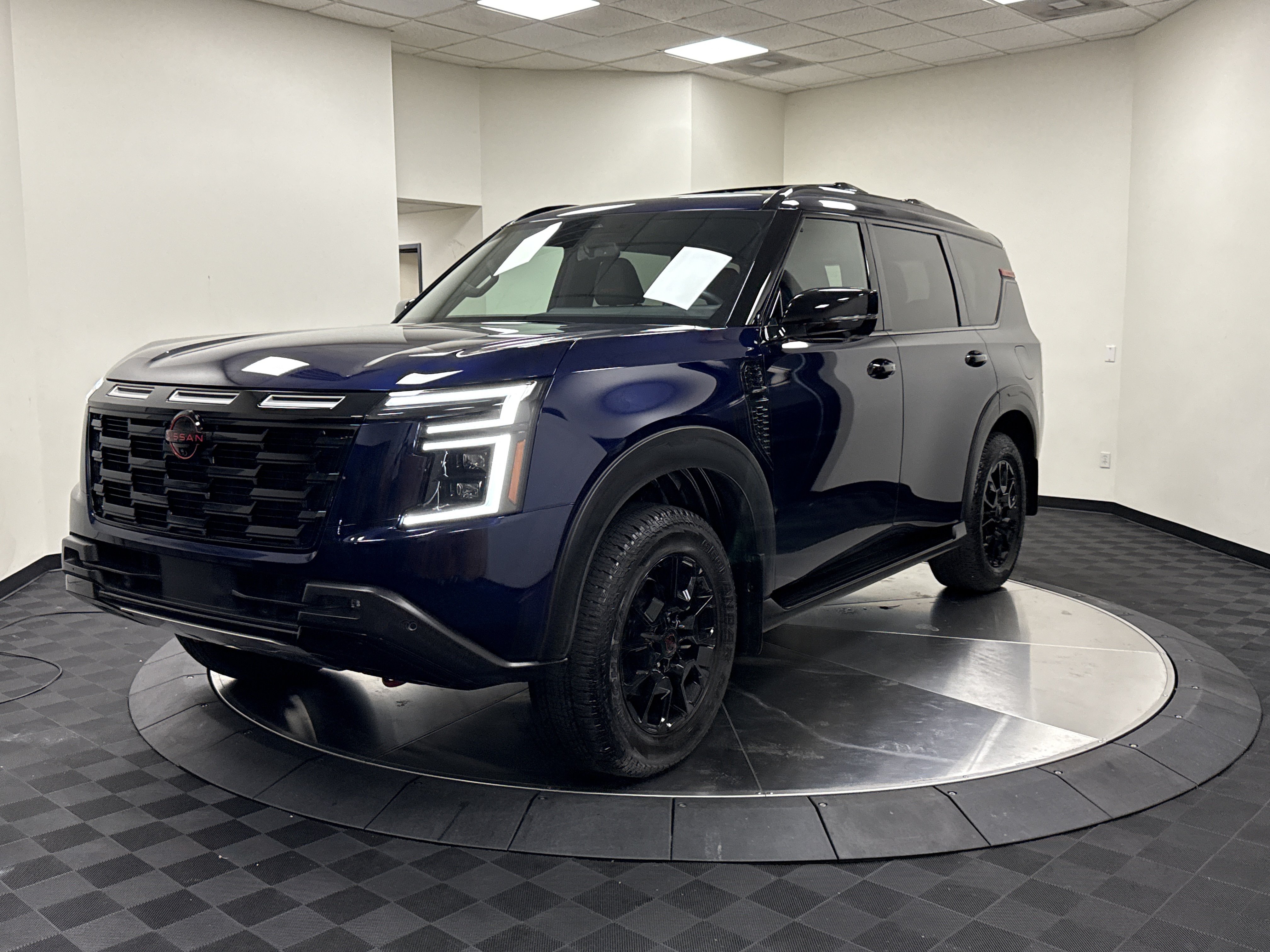 Used 2026 Nissan Armada PRO-4X w/ Captain's Chari Seat Package AWD/4WD image 3