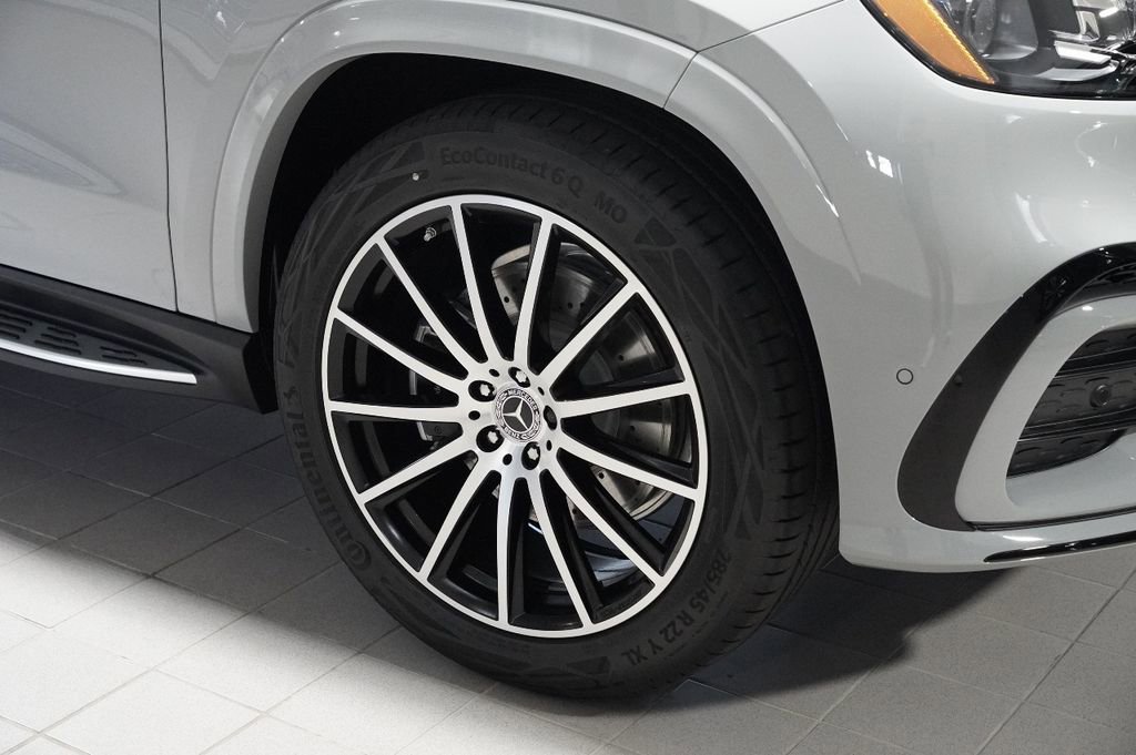 New 2026 Mercedes-Benz GLS 580 4MATIC image 9