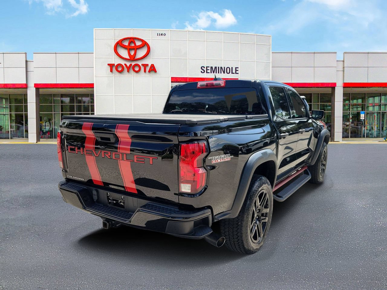 Used 2023 Chevrolet Colorado Trail Boss w/ Advanced Trailering Package AWD/4WD image 3