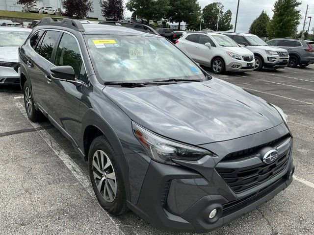 Used 2023 Subaru Outback Premium AWD/4WD image 3