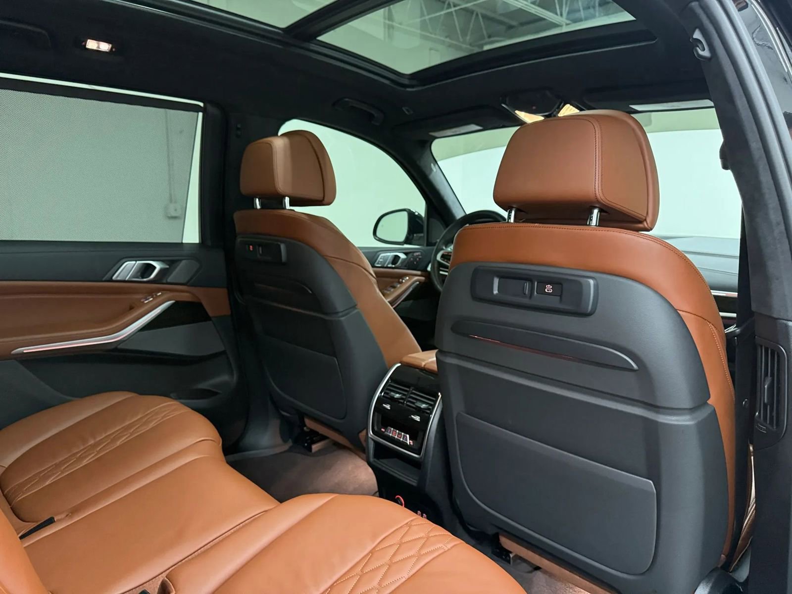 Used 2021 BMW X7 M50i w/ Luxury Seating Package image 20