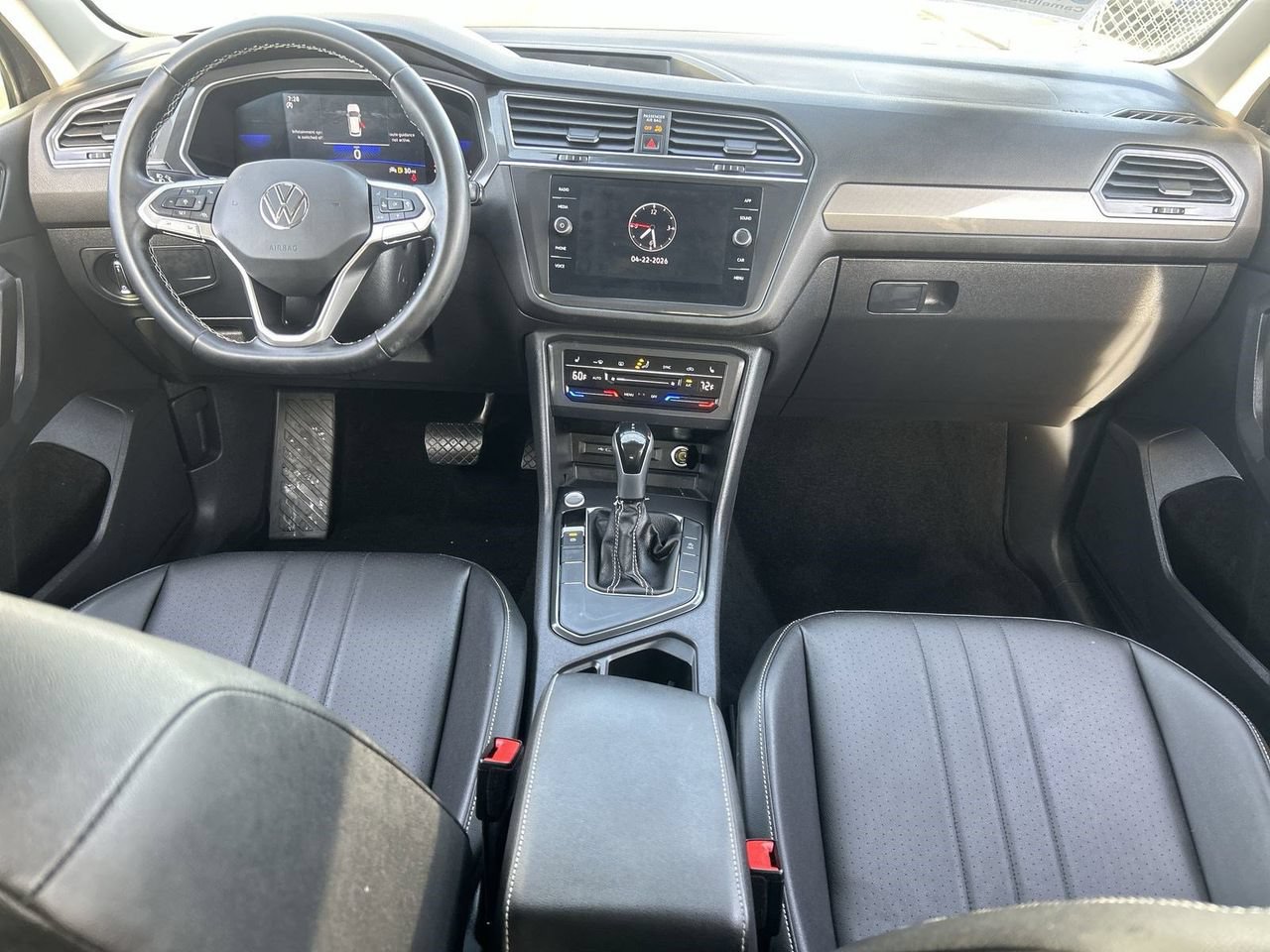 Used 2023 Volkswagen Tiguan SE w/ Panoramic Sunroof Package FWD image 12