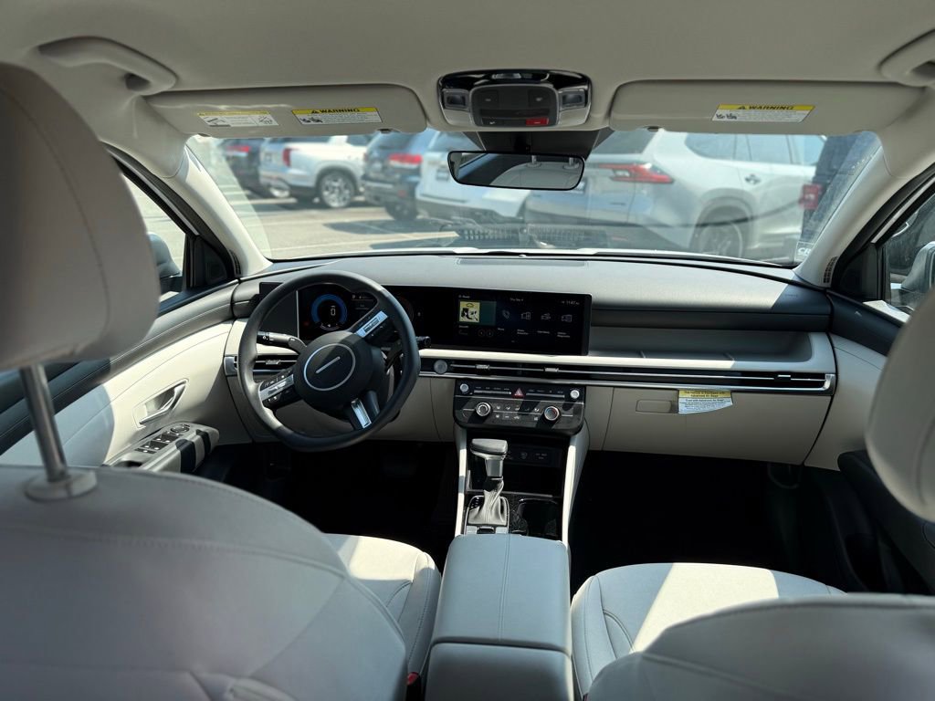 Used 2025 Hyundai Tucson SE image 15