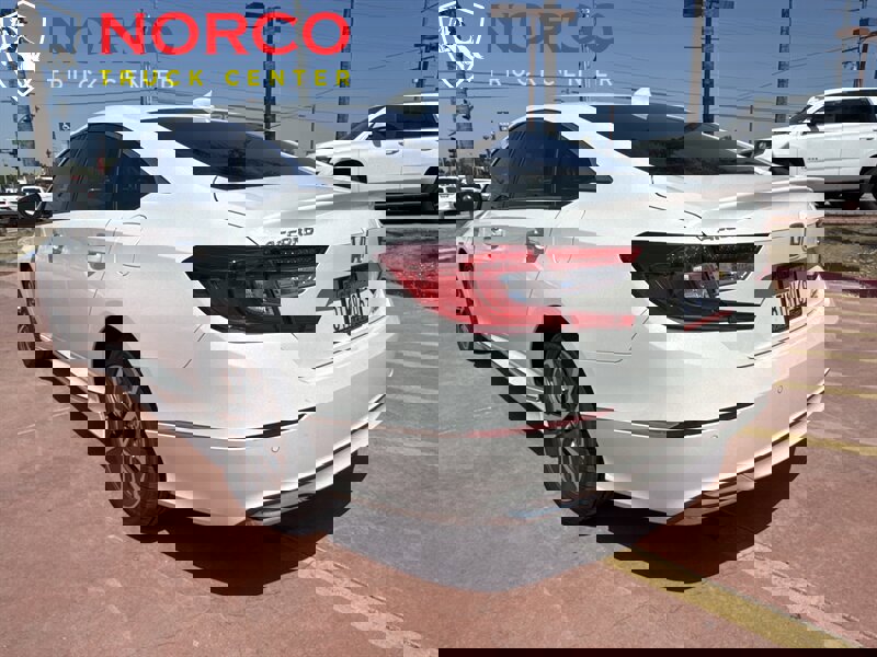 Used 2020 Honda Accord Touring image 6