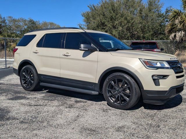 Used 2018 Ford Explorer XLT w/ Equipment Group 202A image 3
