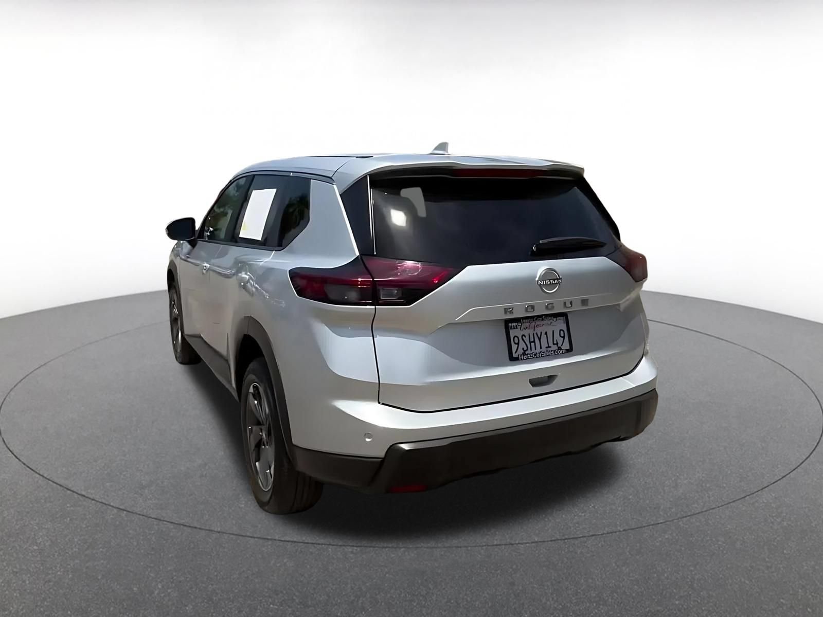 Used 2025 Nissan Rogue SV FWD image 11