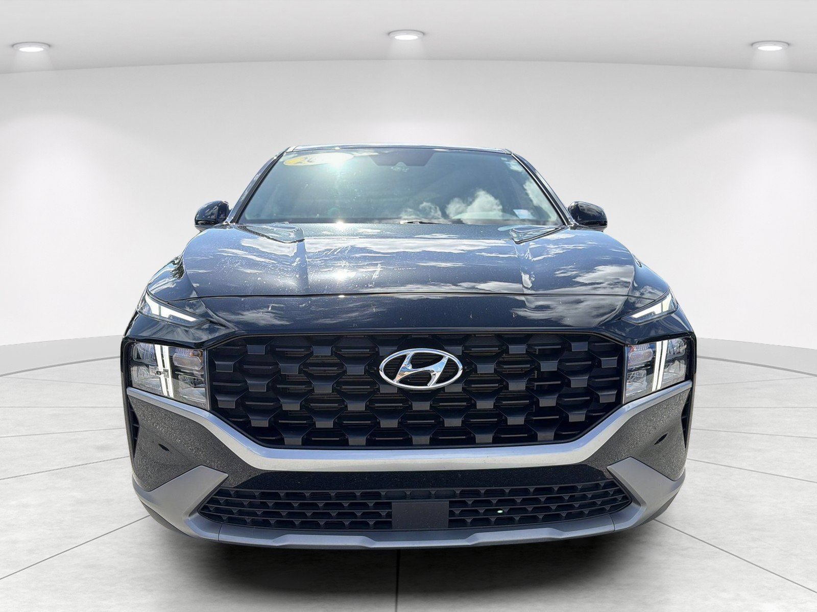 Used 2023 Hyundai Santa Fe SE FWD image 2