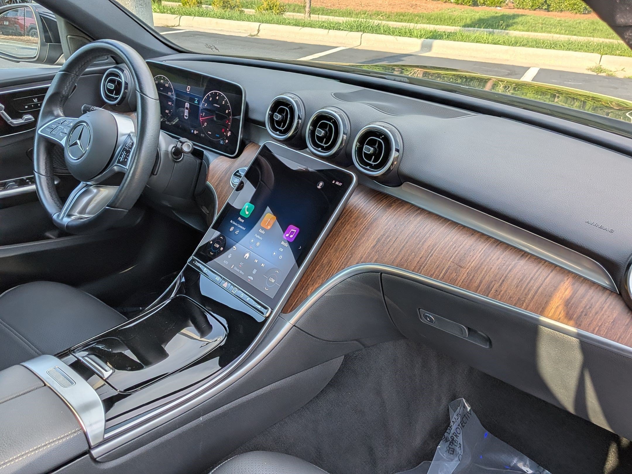 Used 2025 Mercedes-Benz C 300 Sedan image 32
