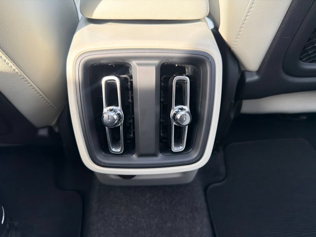 Used 2019 Volvo XC40 T5 Inscription AWD/4WD image 22