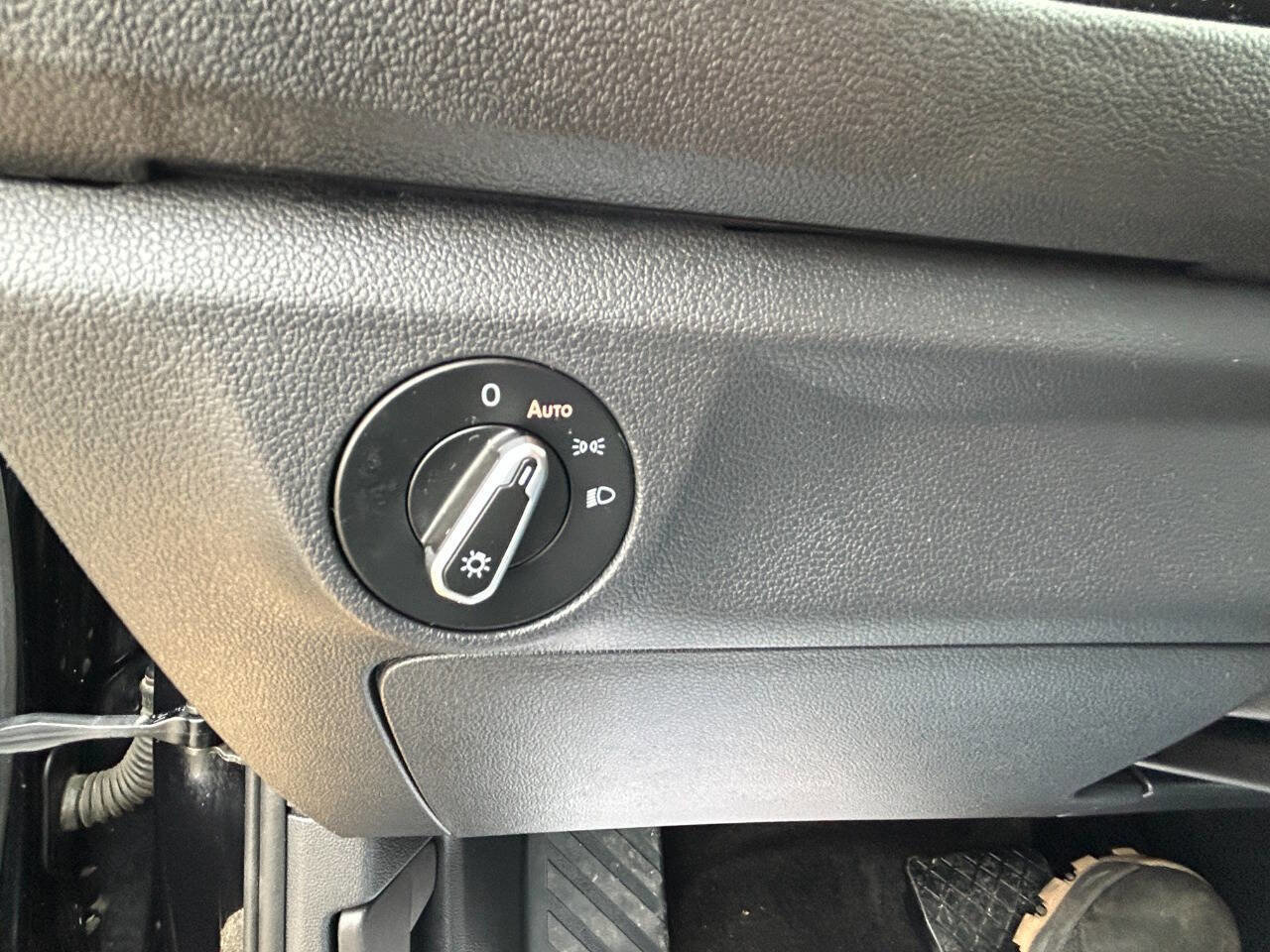 Used 2024 Volkswagen Jetta SE image 36