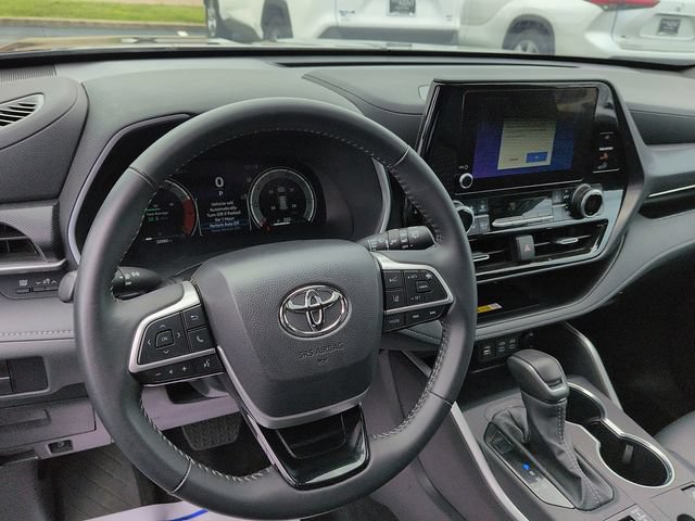Certified 2025 Toyota Highlander XSE AWD/4WD image 13