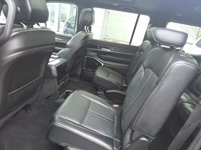 Used 2022 Jeep Wagoneer Series III w/ Premium Group I image 23