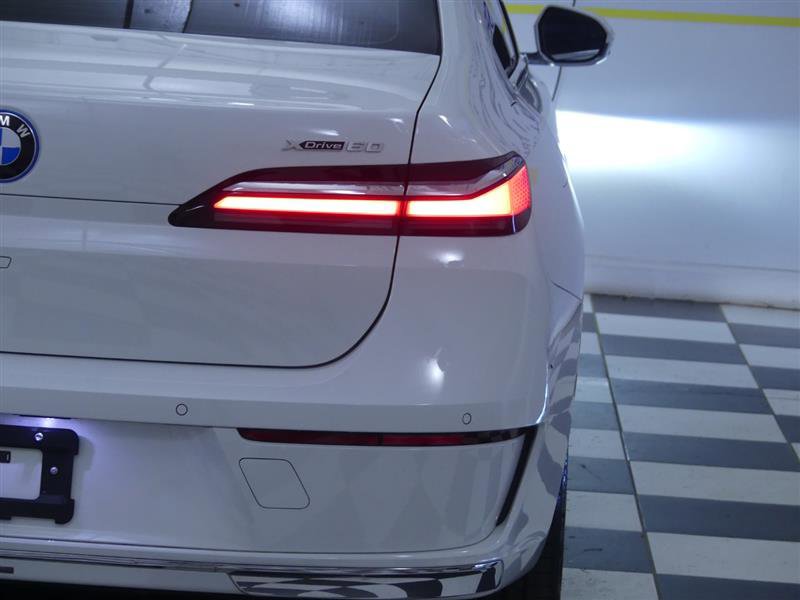 Used 2024 BMW i7 xDrive60 w/ Premium Package image 40