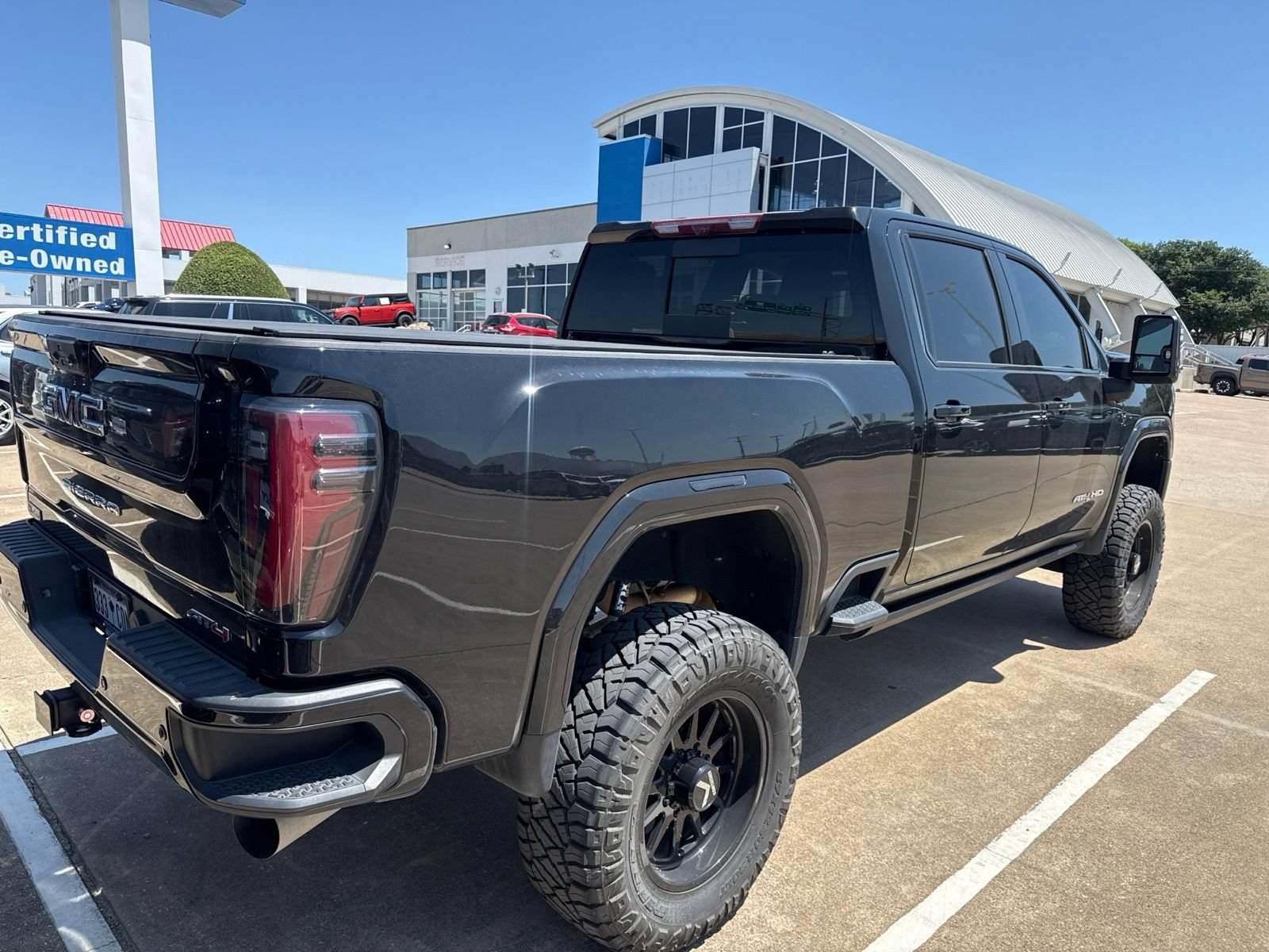 Used 2025 GMC Sierra 2500 AT4 w/ AT4 Premium Plus Package AWD/4WD image 8