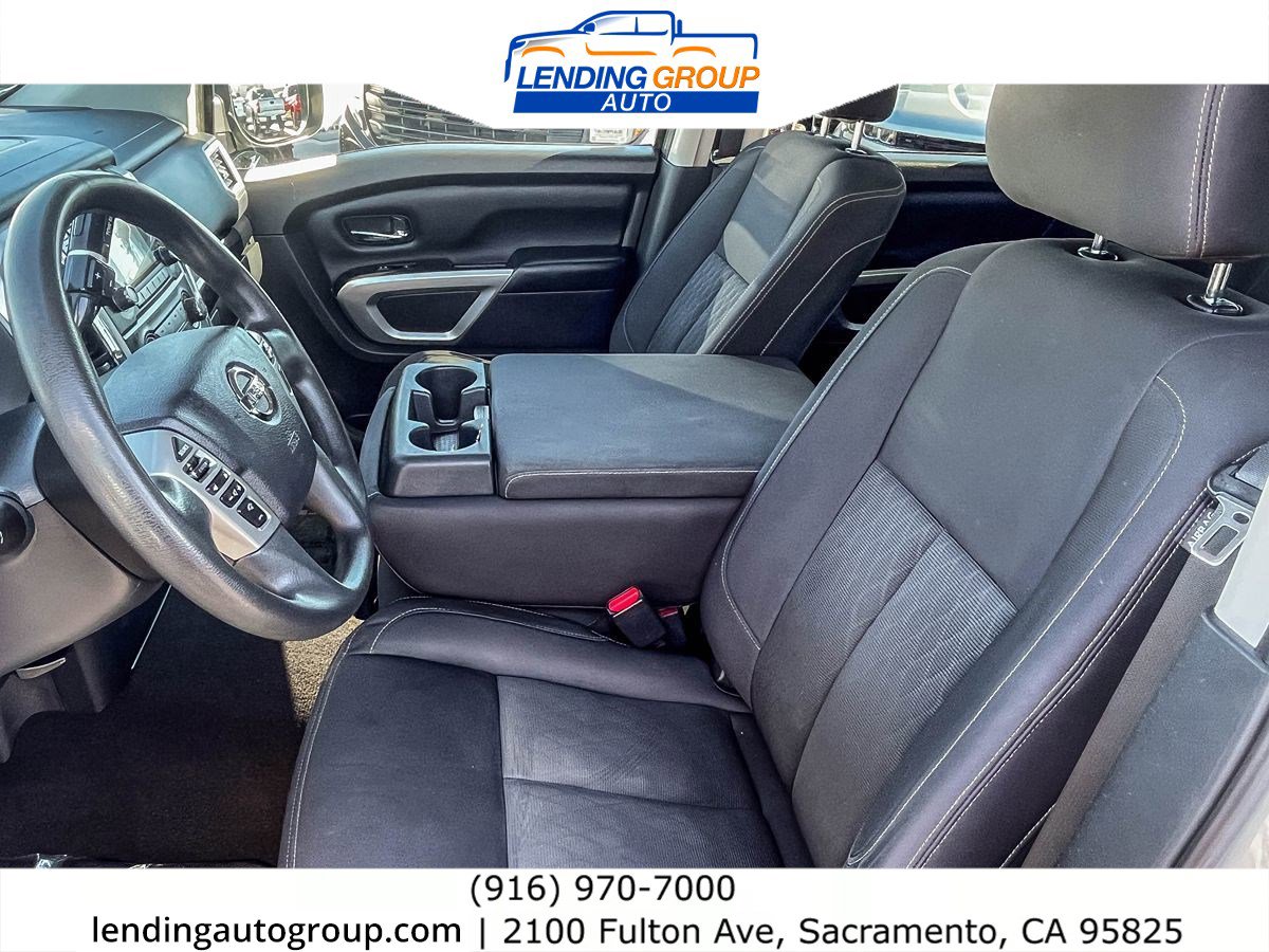 Used 2017 Nissan Titan SV image 16