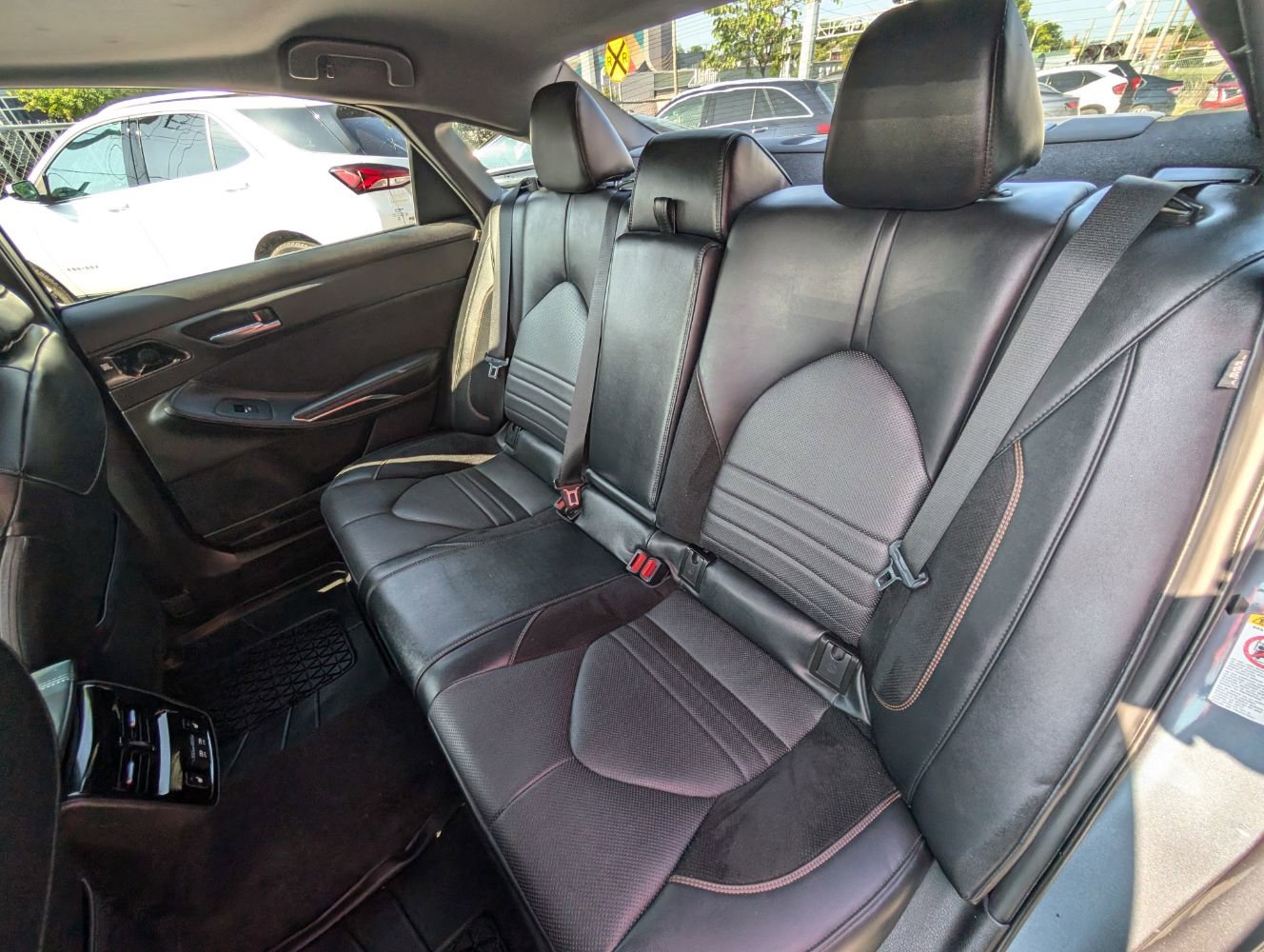 Used 2019 Toyota Avalon Touring FWD image 18