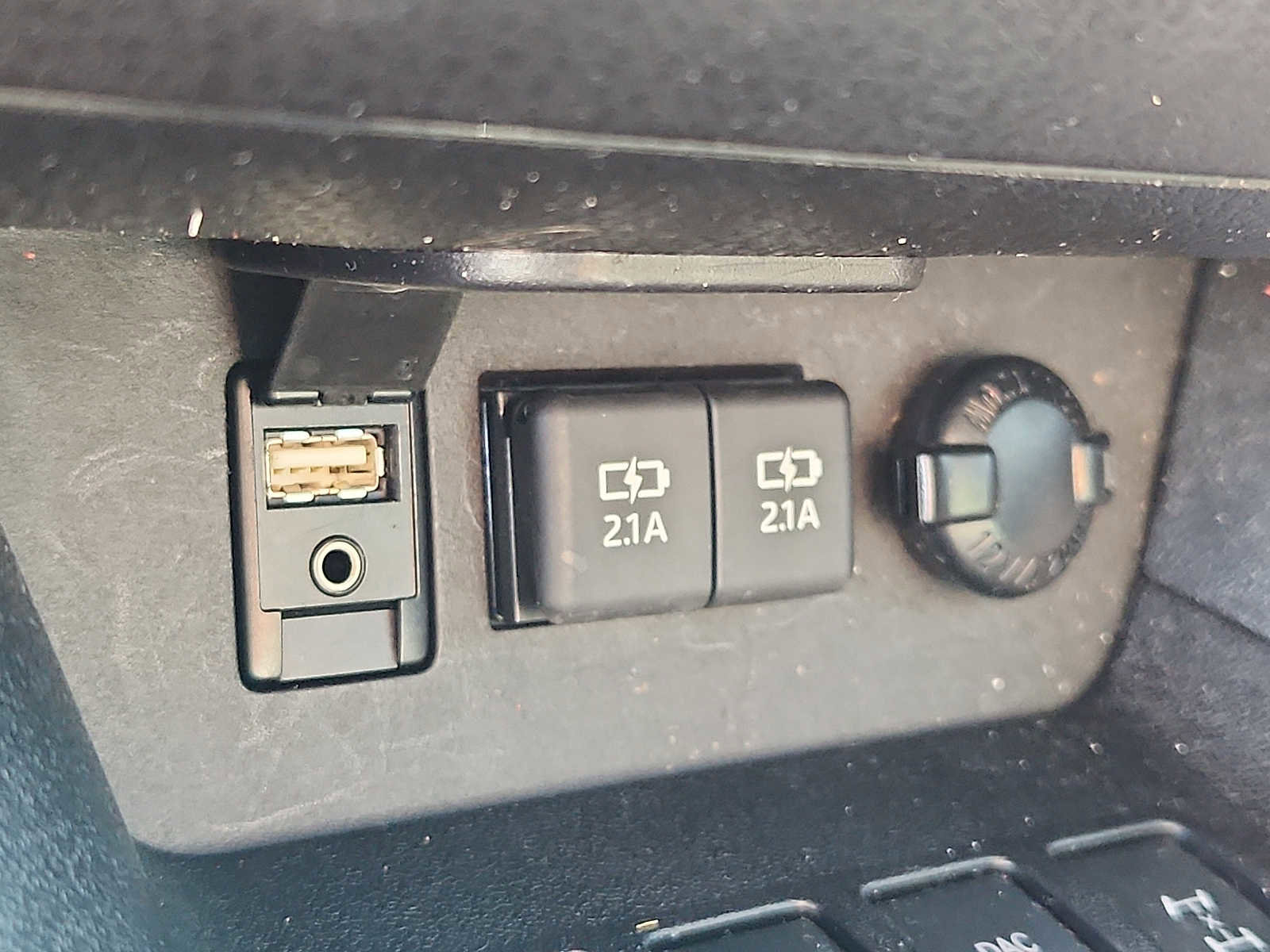 Used 2019 Toyota Highlander SE image 25