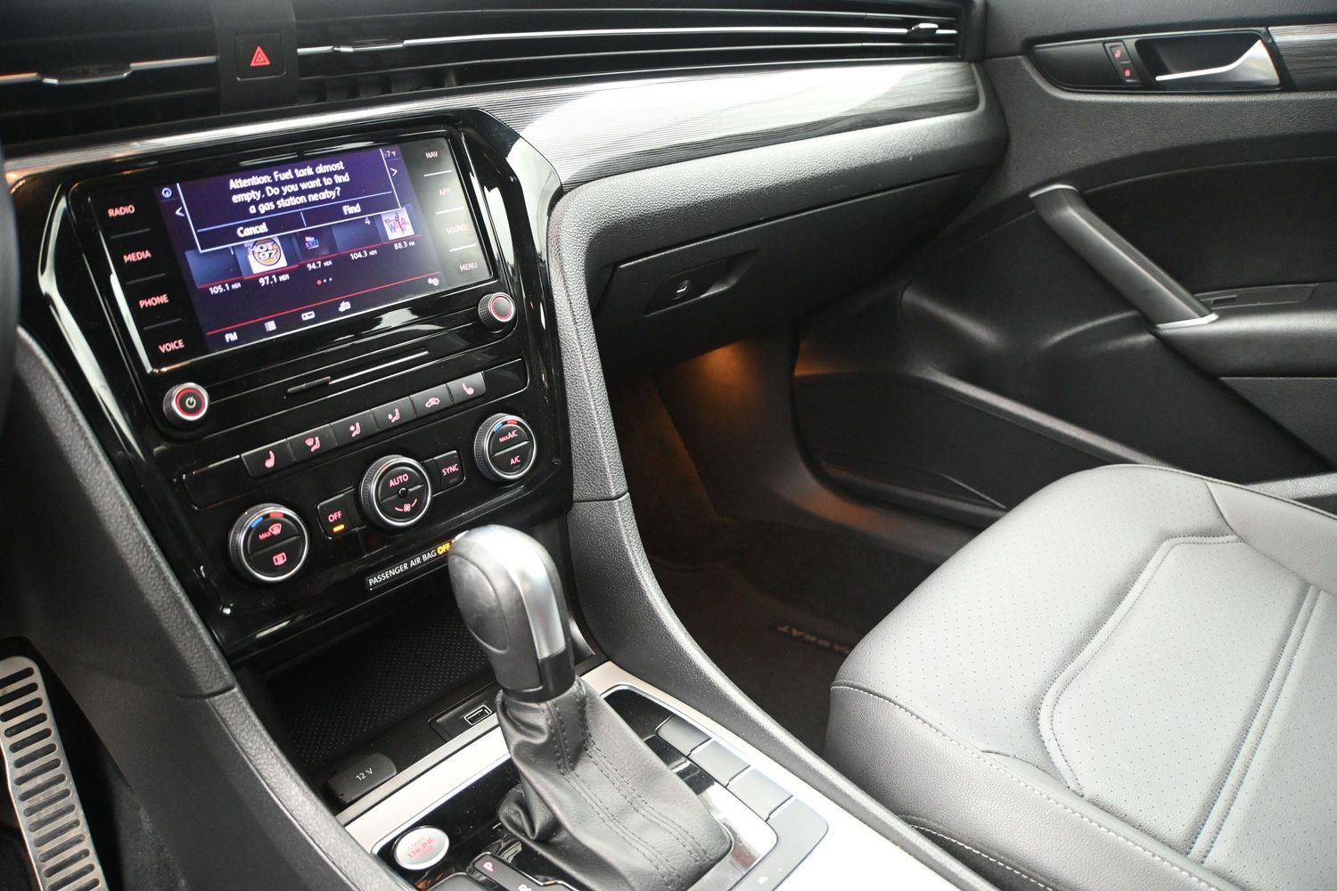 Used 2022 Volkswagen Passat 2.0T R-Line FWD image 4