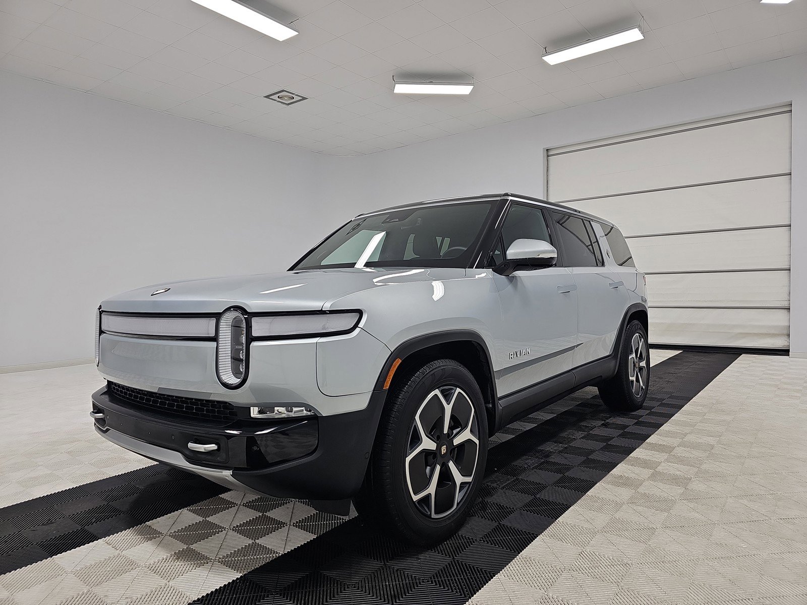 Used 2024 Rivian R1S Adventure