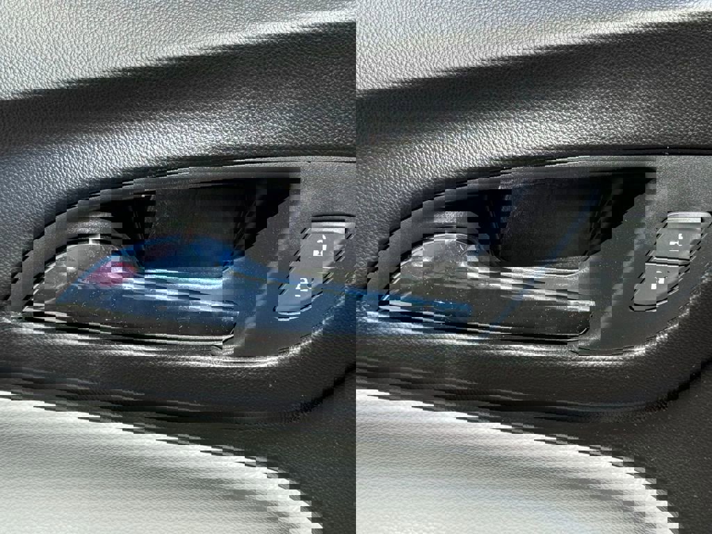 Used 2018 Chevrolet Equinox LT image 16