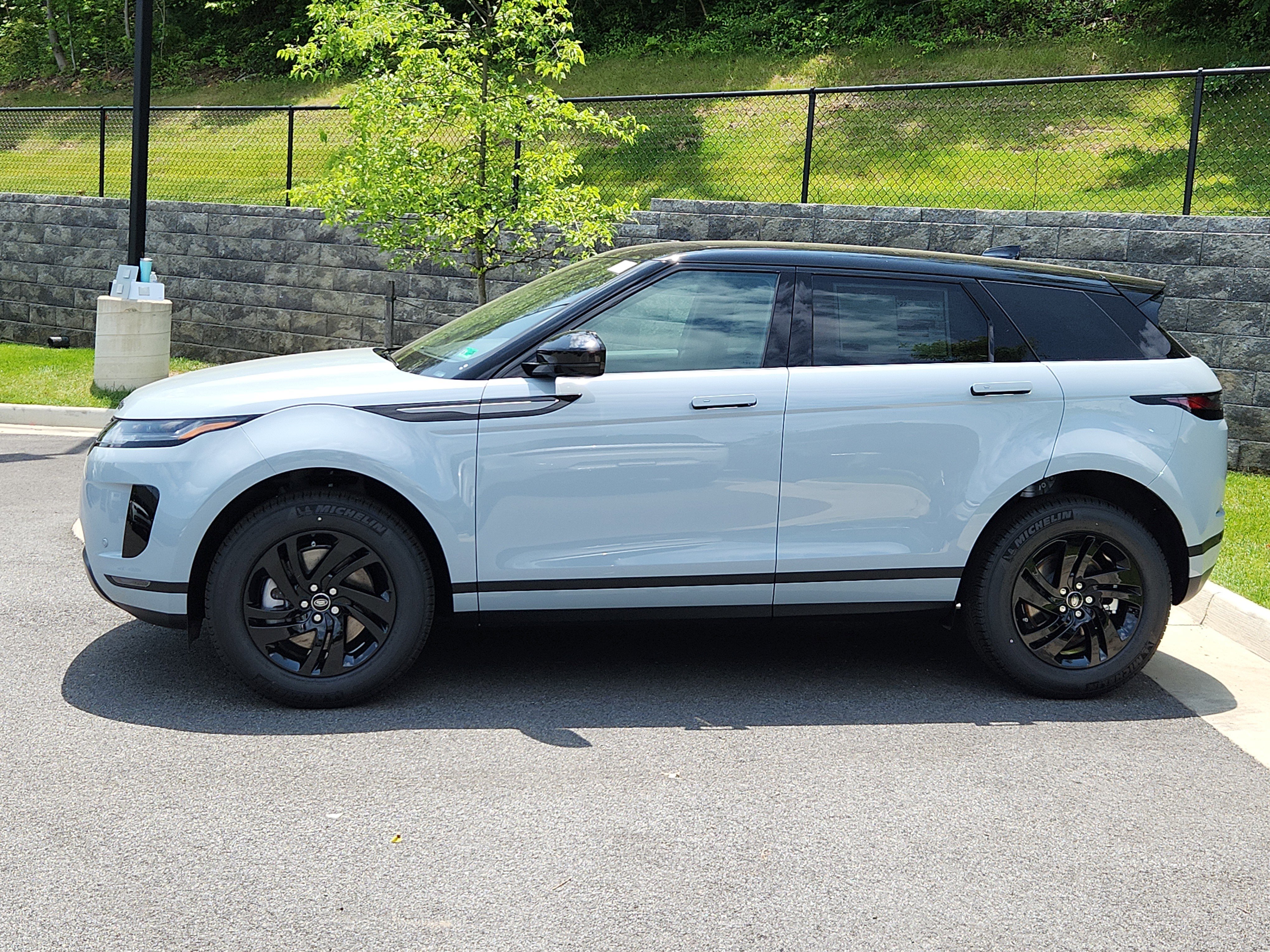 Used 2026 Land Rover Range Rover Evoque S image 6