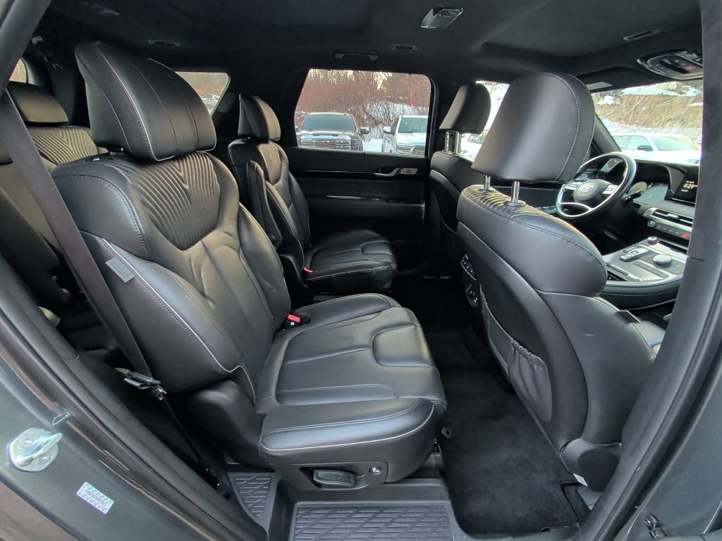 Used 2023 Hyundai Palisade Calligraphy image 16