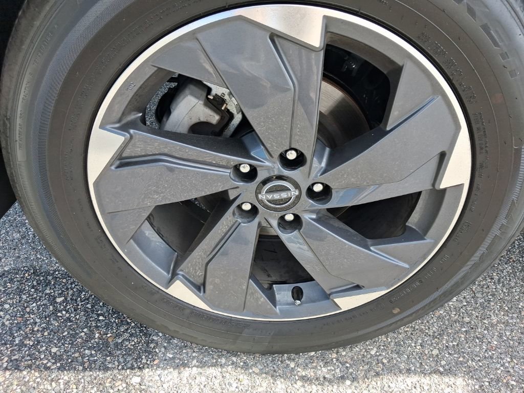 Used 2026 Nissan Rogue SV image 12