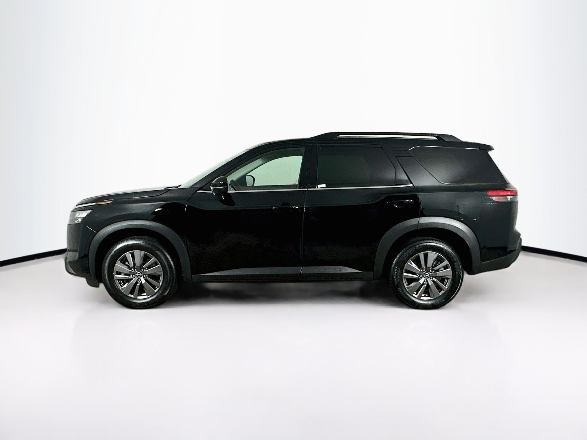 Used 2025 Nissan Pathfinder SV AWD/4WD image 4