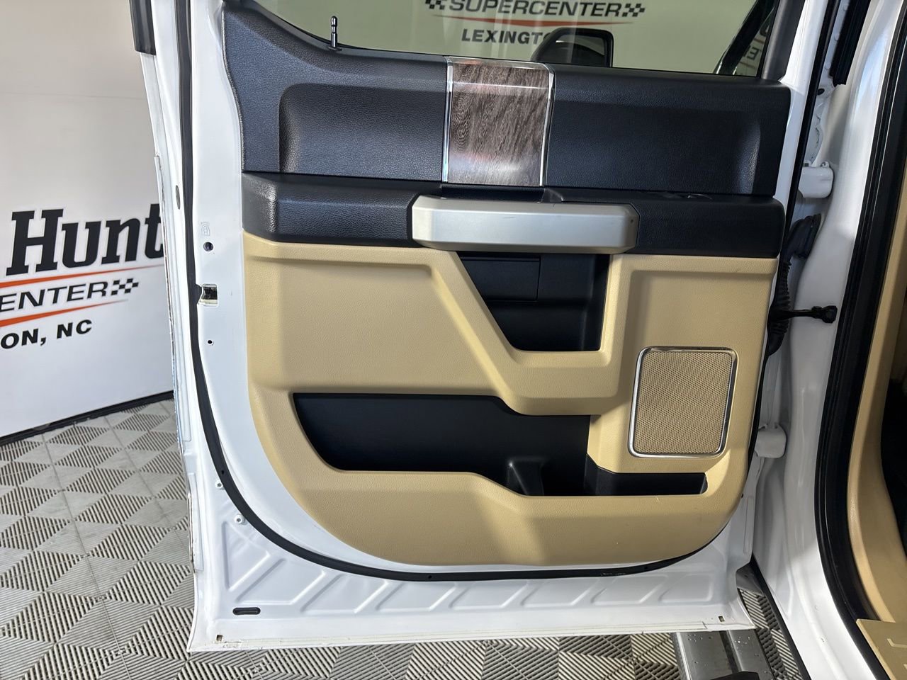 Used 2019 Ford F250 Lariat w/ Lariat Value Package image 22