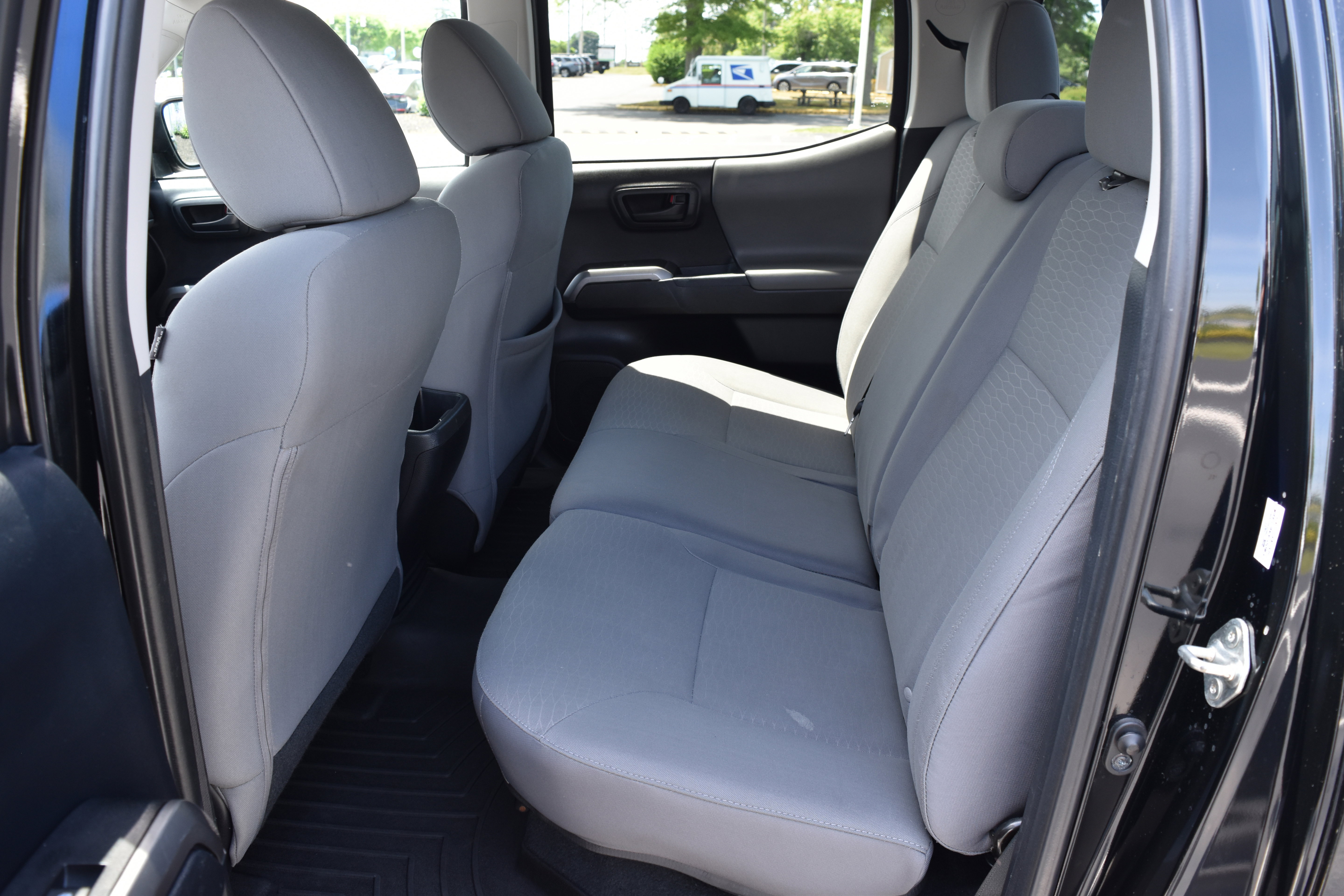 Used 2018 Toyota Tacoma SR5 RWD image 29