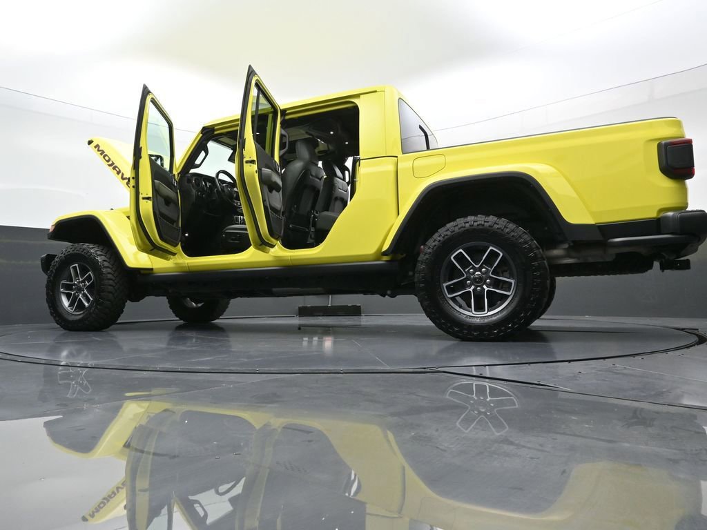 Used 2024 Jeep Gladiator Mojave AWD/4WD image 40