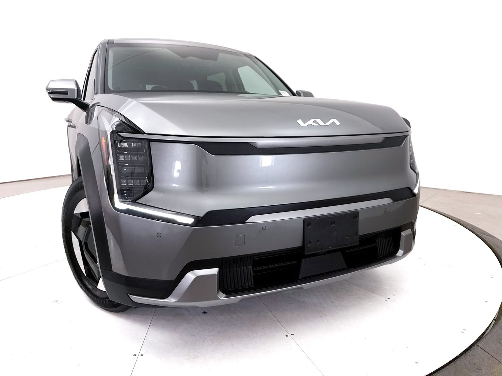 Certified 2024 Kia EV9 Light Long Range RWD image 6