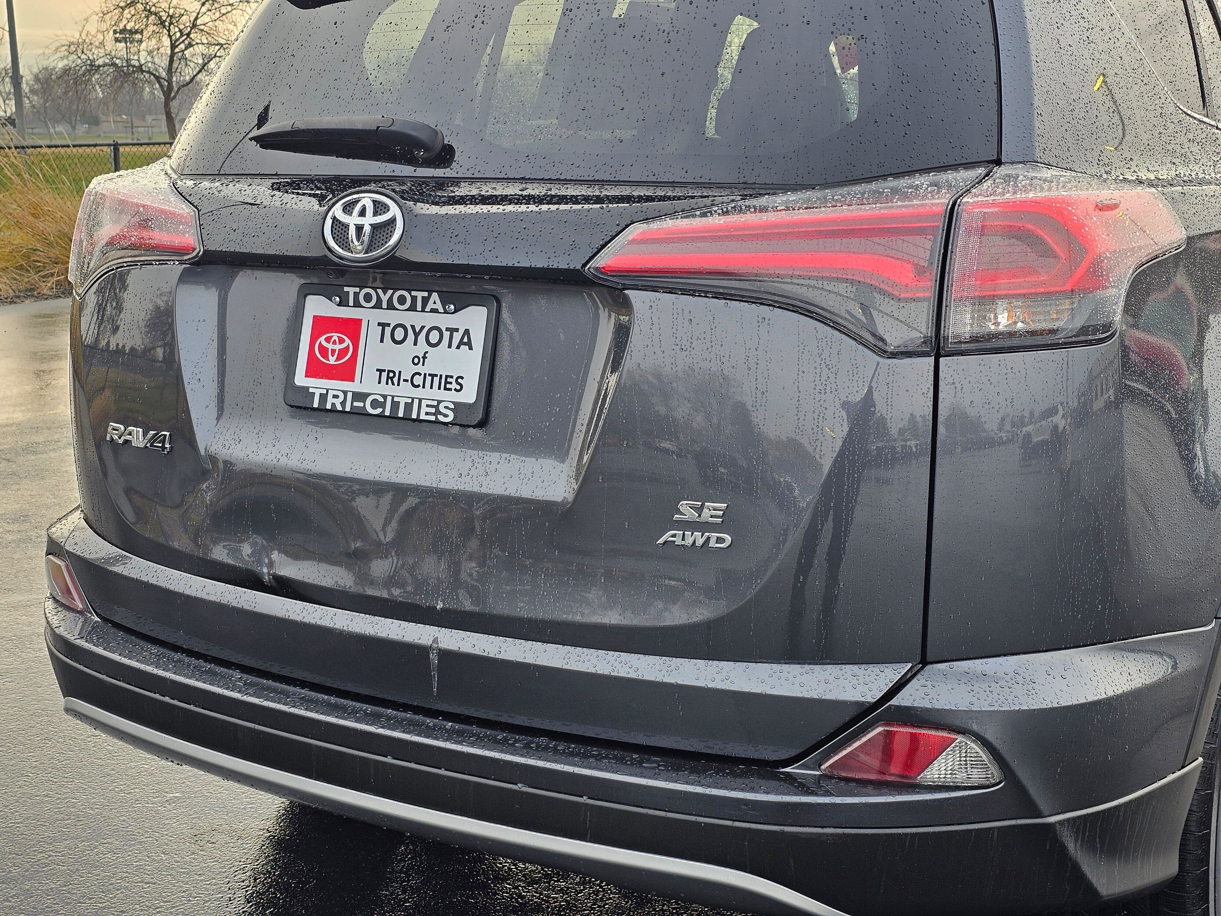 Used 2017 Toyota RAV4 SE w/ Power Extra Value Package AWD/4WD image 13