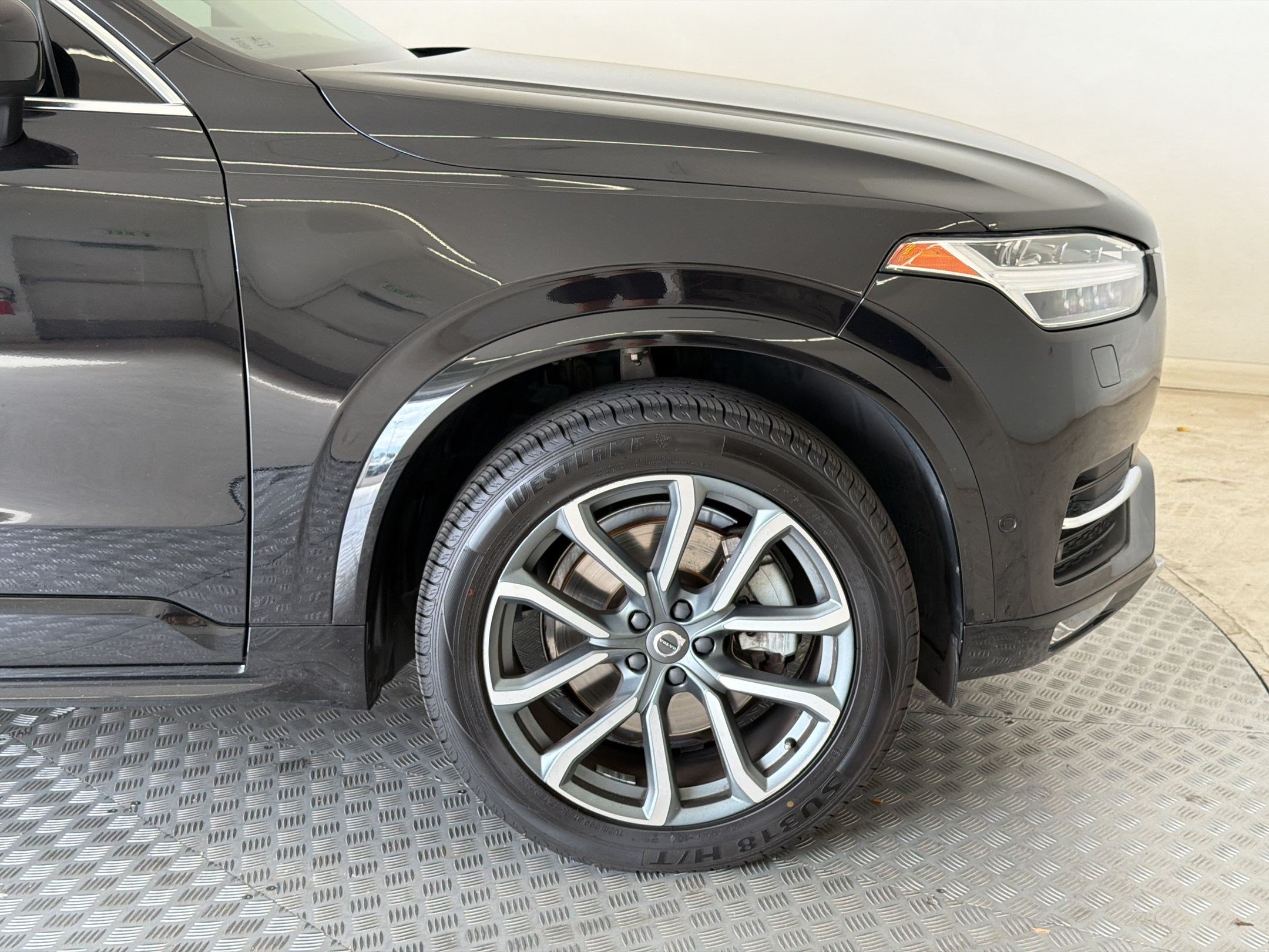 Used 2019 Volvo XC90 T6 Momentum w/ Advanced Package AWD/4WD image 13