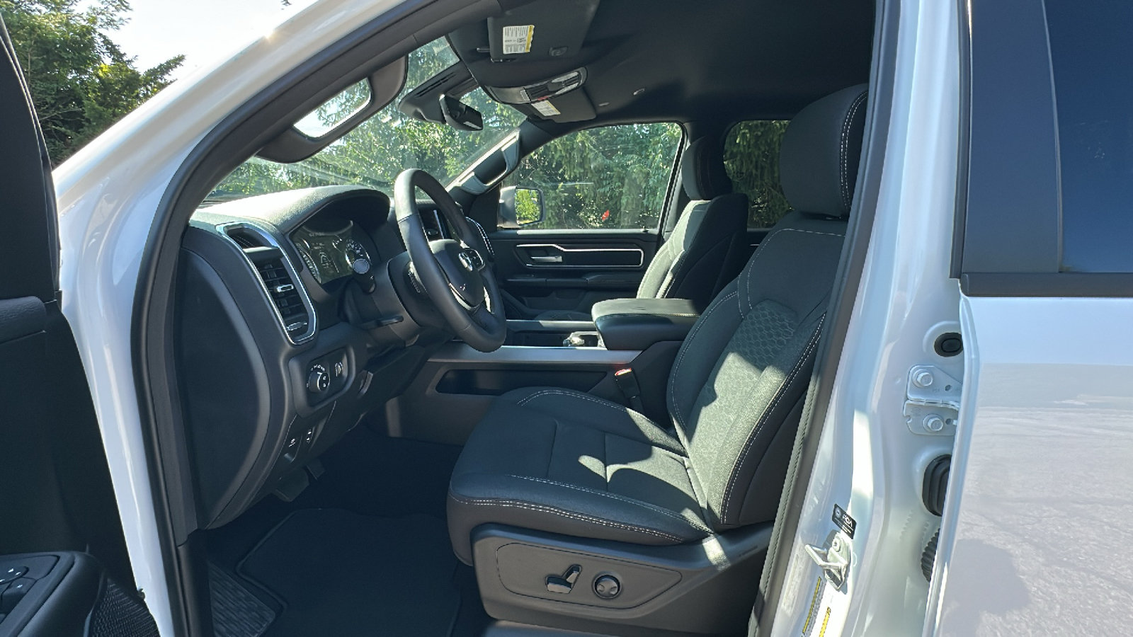 Used 2025 RAM 1500 Big Horn AWD/4WD image 13