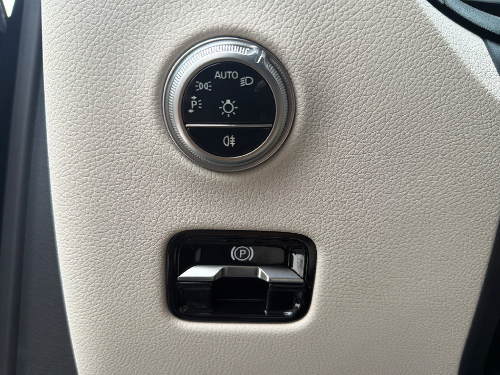 Used 2026 Mercedes-Benz GLC 300 4MATIC image 31