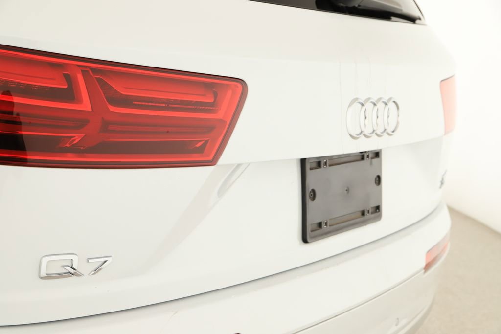 Used 2018 Audi Q7 3.0T Prestige AWD/4WD image 34