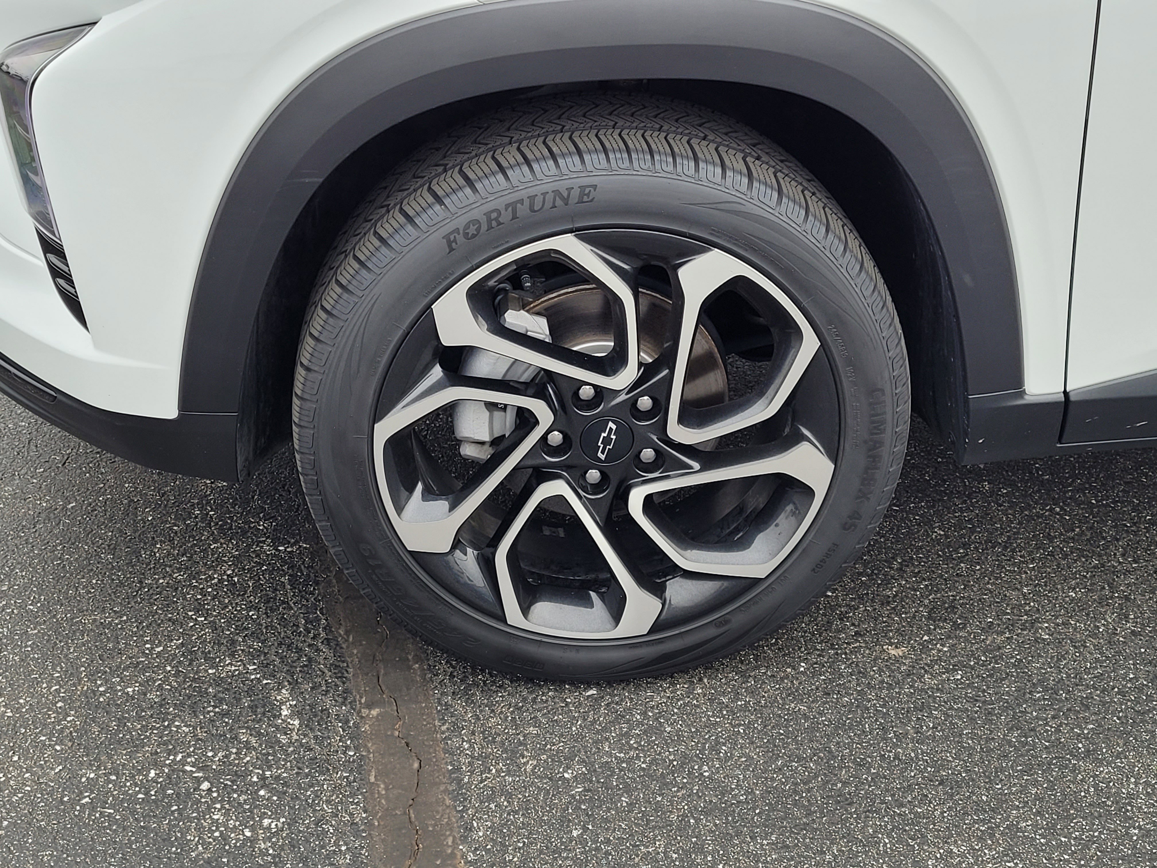 Used 2025 Chevrolet Trax RS w/ Driver Confidence Package image 10