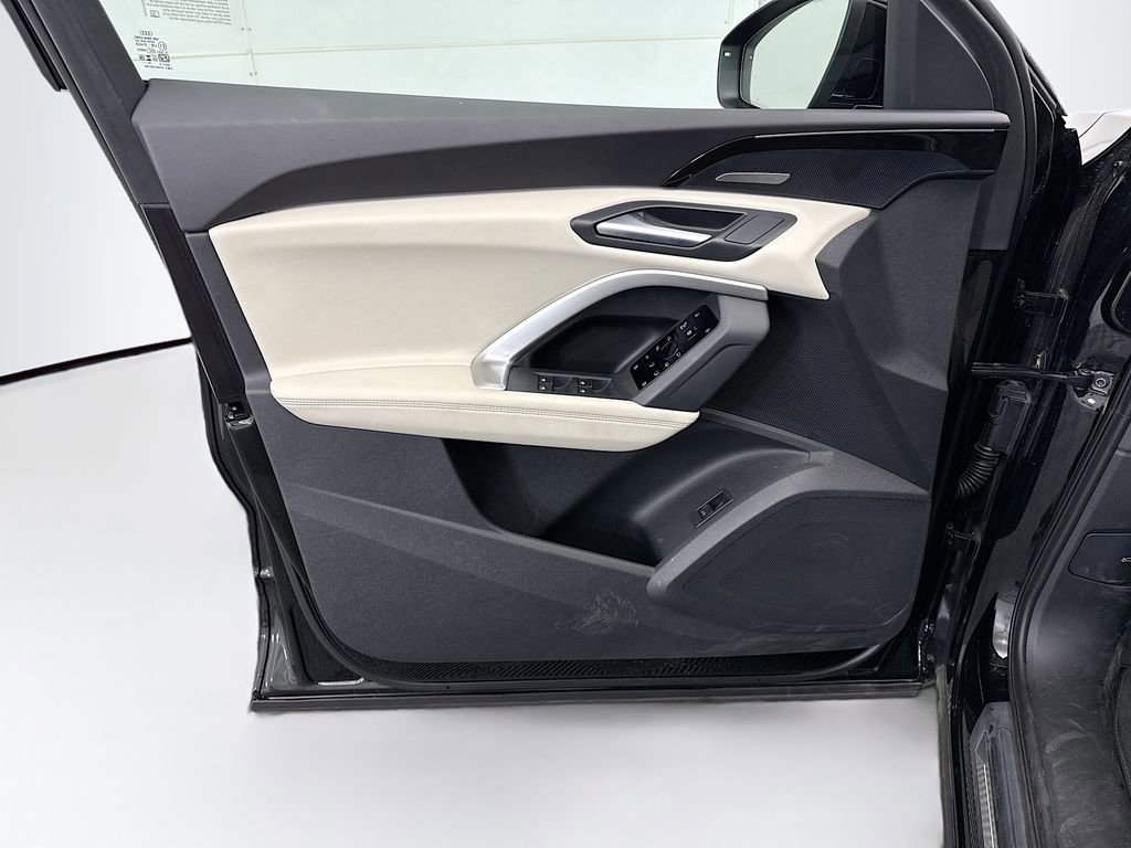Used 2025 Audi Q5 Premium Plus w/ Premium Plus image 24