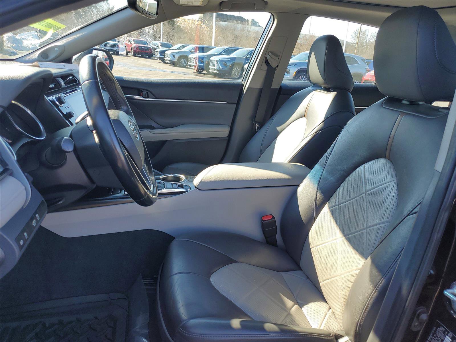 Used 2019 Toyota Camry XLE image 16