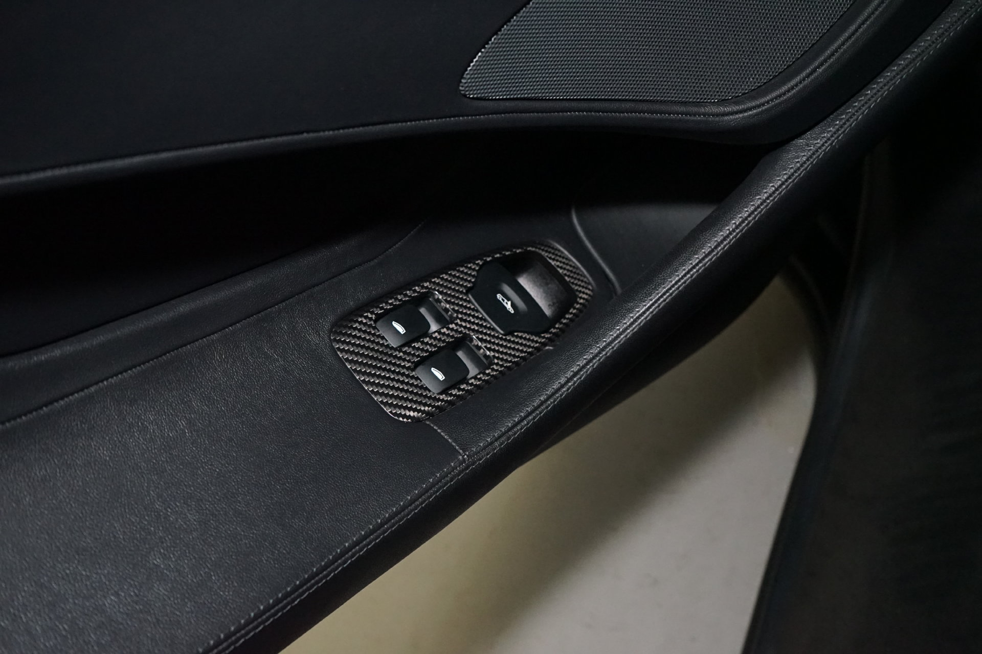 Used 2017 McLaren 570S Coupe RWD image 24