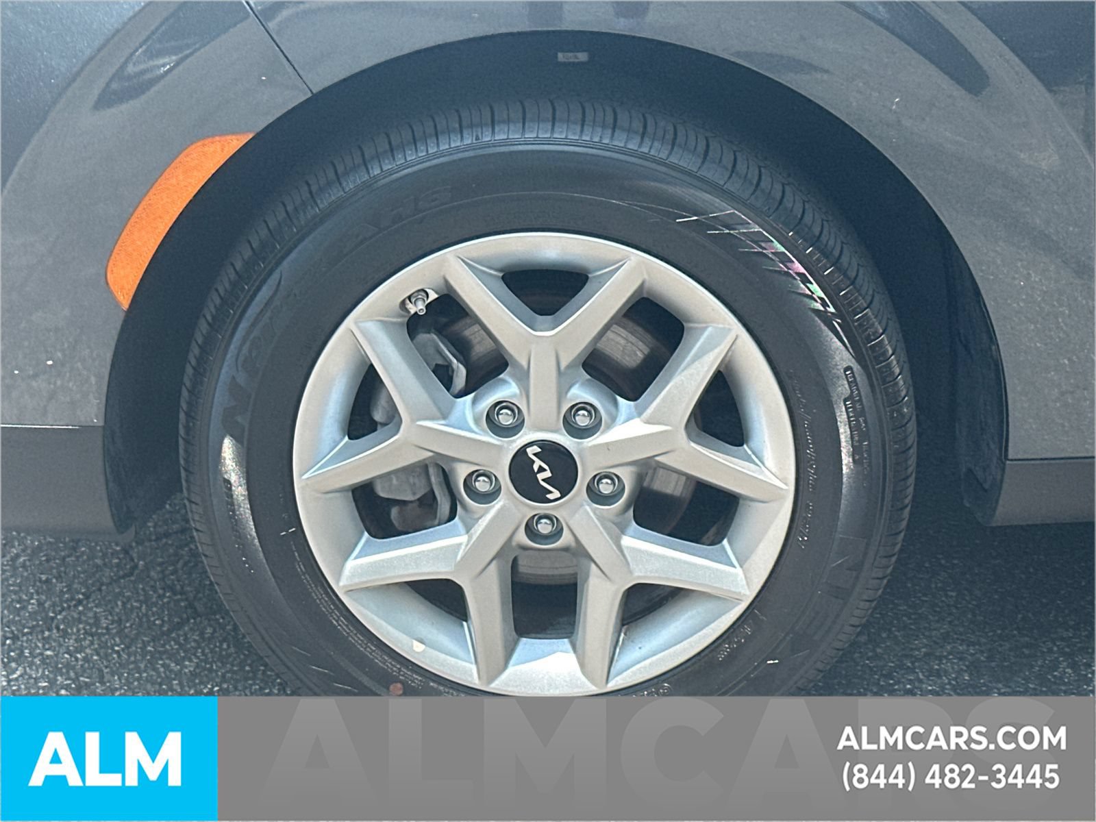 Used 2025 Kia Soul LX w/ LX Technology Package FWD image 12