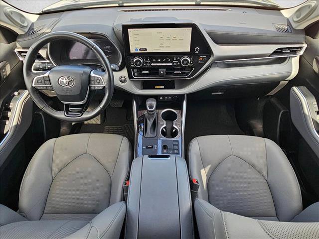Used 2023 Toyota Highlander Limited FWD image 17