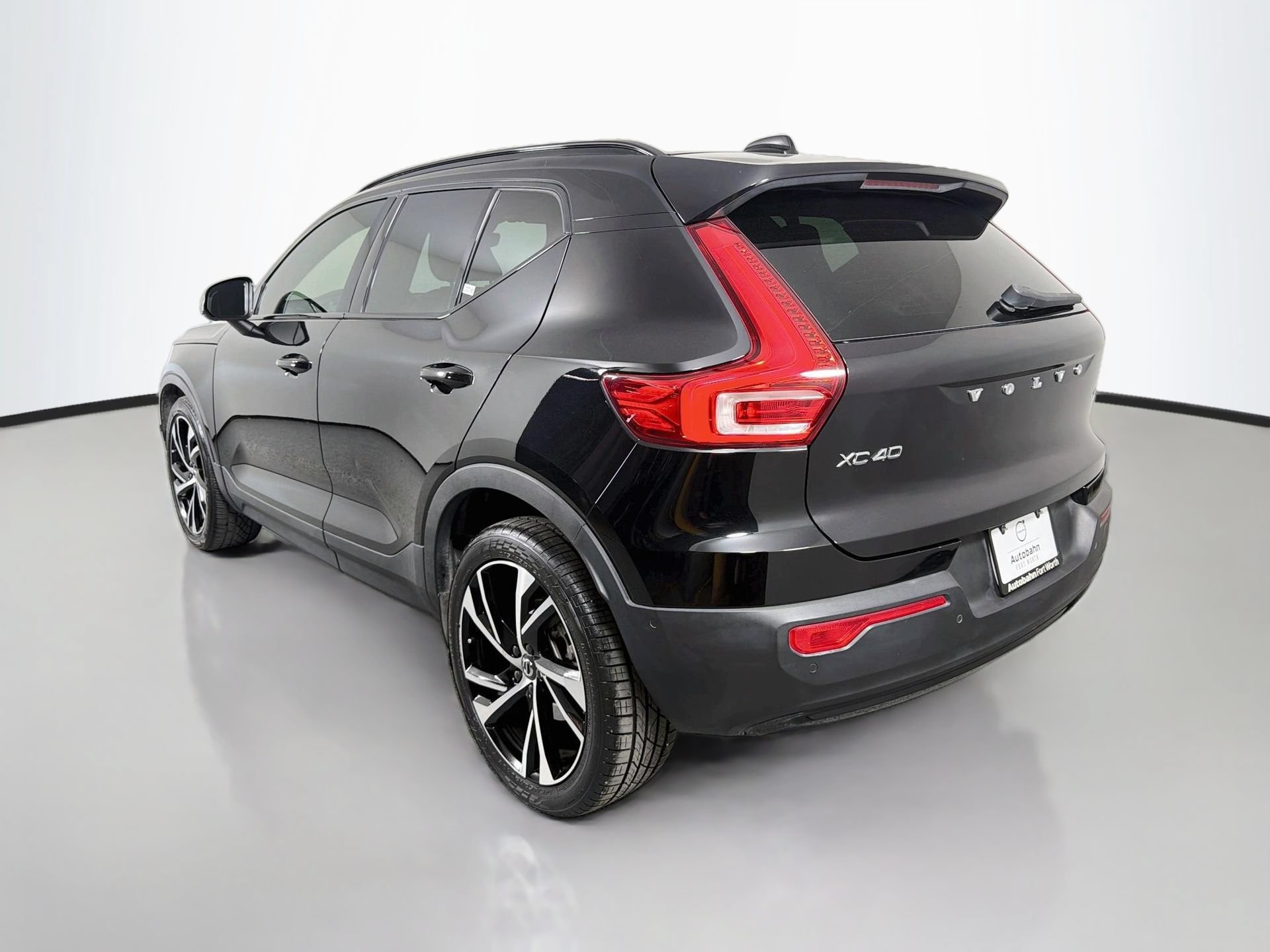 Used 2021 Volvo XC40 T5 R-Design w/ Advanced Package AWD/4WD image 8