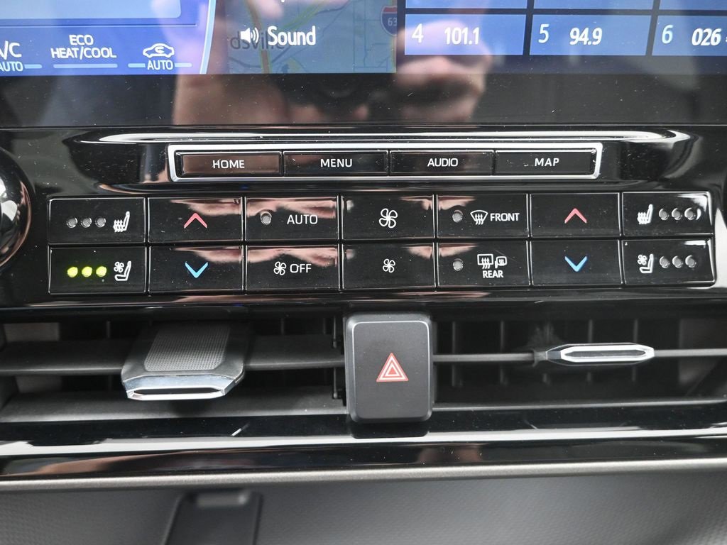 Used 2021 Toyota Highlander Limited image 21