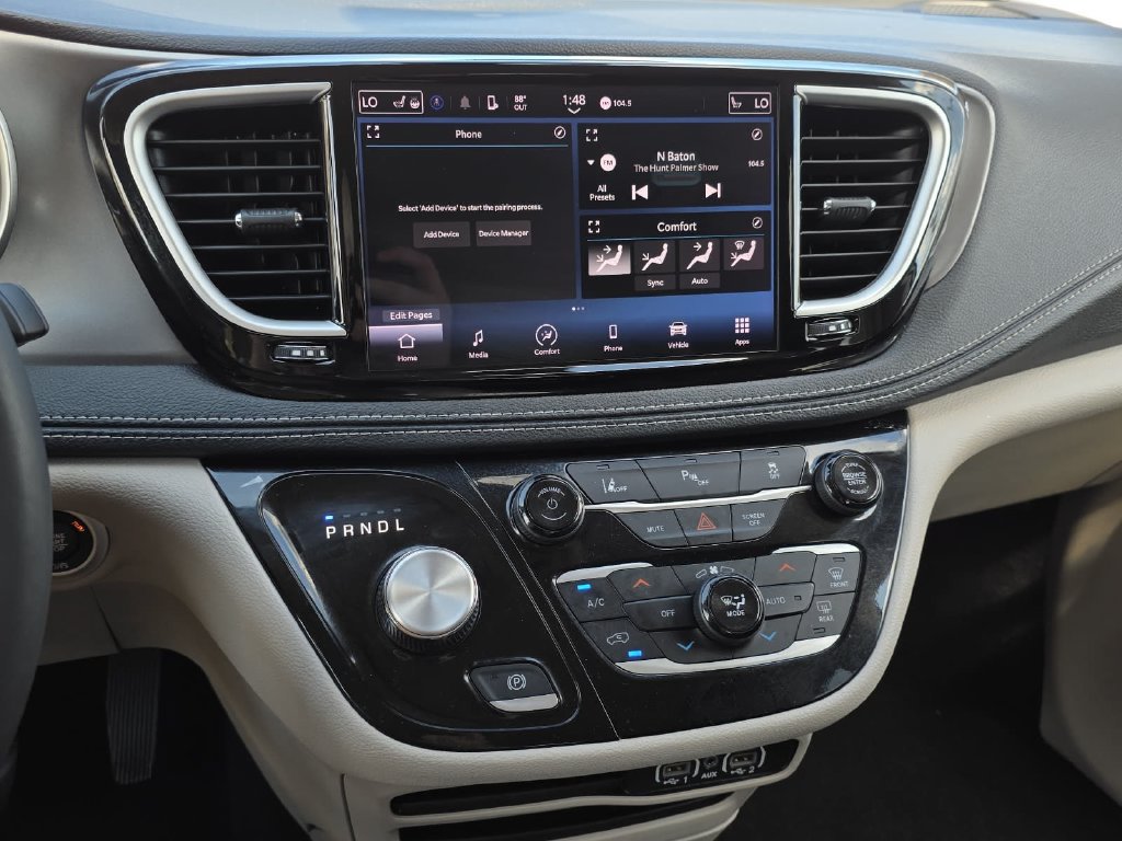 Used 2023 Chrysler Pacifica Touring-L FWD image 19